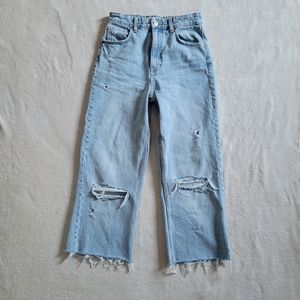 Zara Short Lenght Ripped Jeans